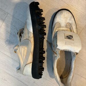 Vintage men’s Nike football cleats